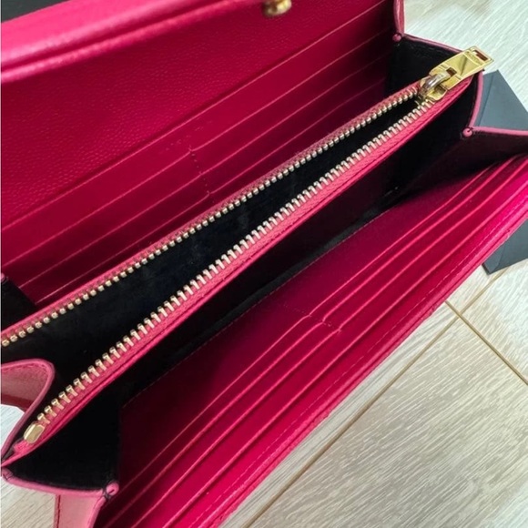 Saint Laurent Pink Quilted Wallet with Gold Emblem - Picture 9 of 11